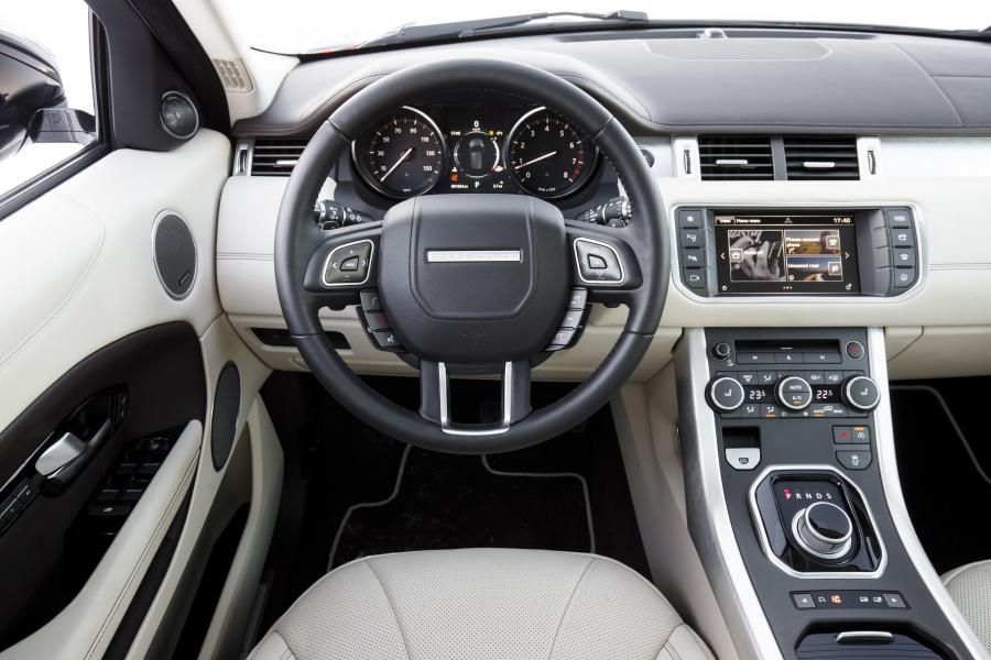 Панель приборов Land Rover Range Rover Evoque Autobiography 2016 года  (US) (фото 8 из 21)